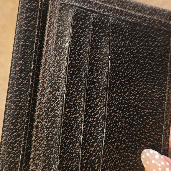 Designer Inspired Stylish Wallet - Picture 3 of 9